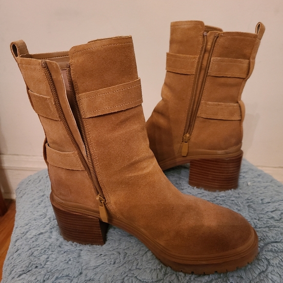 Boots - Picture 4 of 4